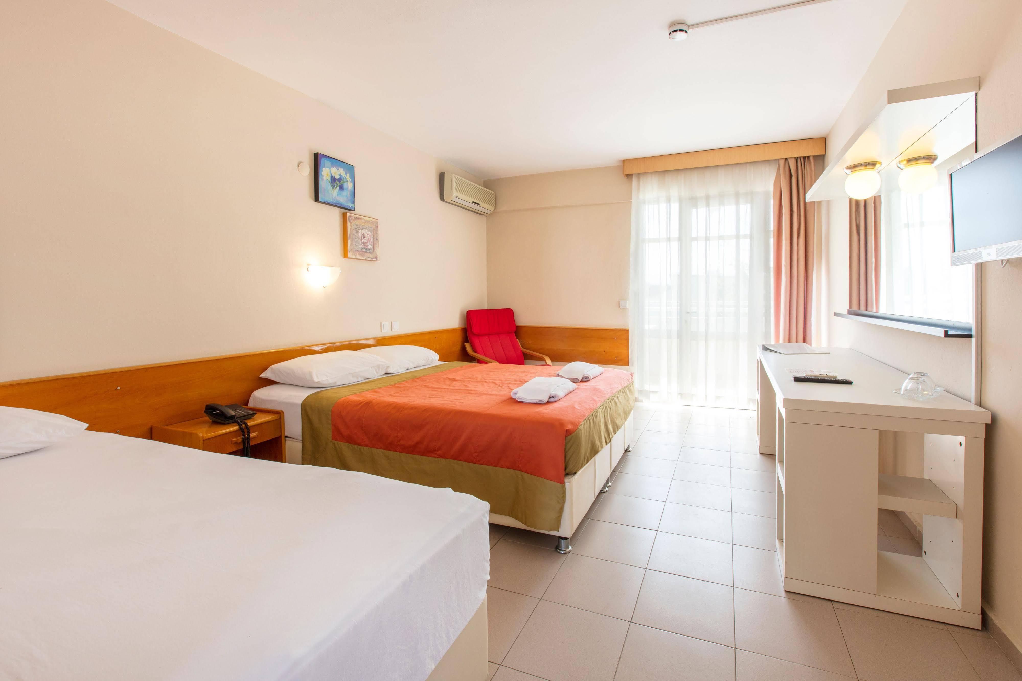 Hotel Golden Gate Kusadası Exteriör bild